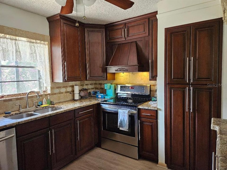 For Sale: $299,000 (2 beds, 2 baths, 1545 Square Feet)