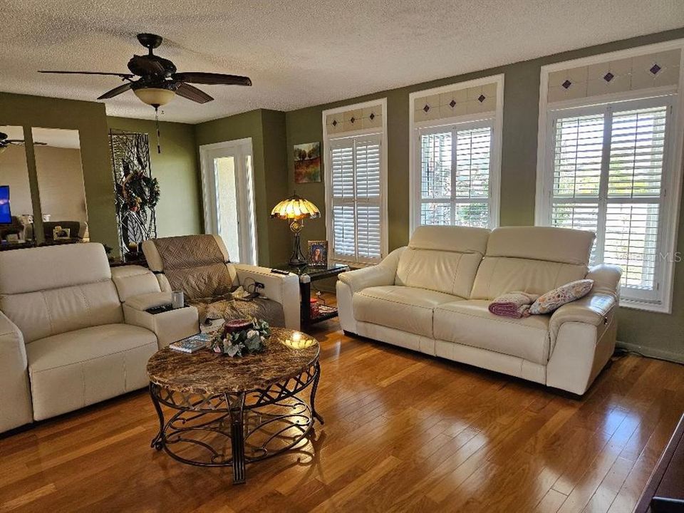 For Sale: $299,000 (2 beds, 2 baths, 1545 Square Feet)
