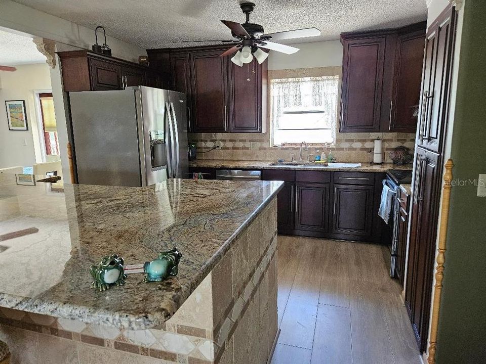 For Sale: $299,000 (2 beds, 2 baths, 1545 Square Feet)