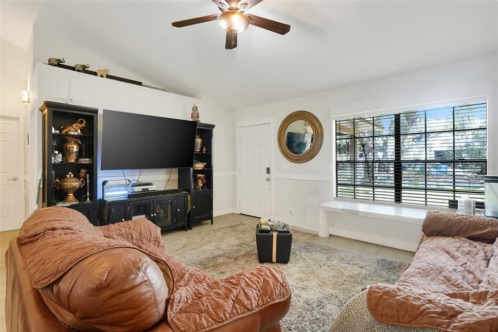For Sale: $284,500 (3 beds, 2 baths, 1260 Square Feet)