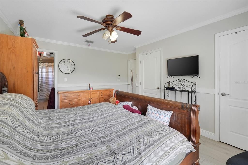 For Sale: $284,500 (3 beds, 2 baths, 1260 Square Feet)