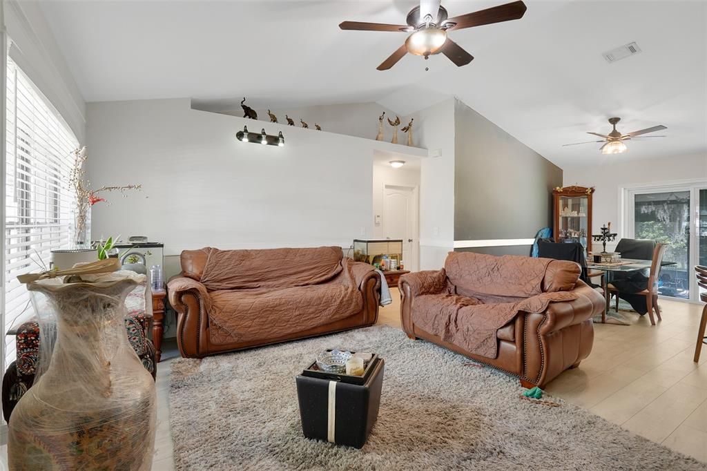 For Sale: $284,500 (3 beds, 2 baths, 1260 Square Feet)