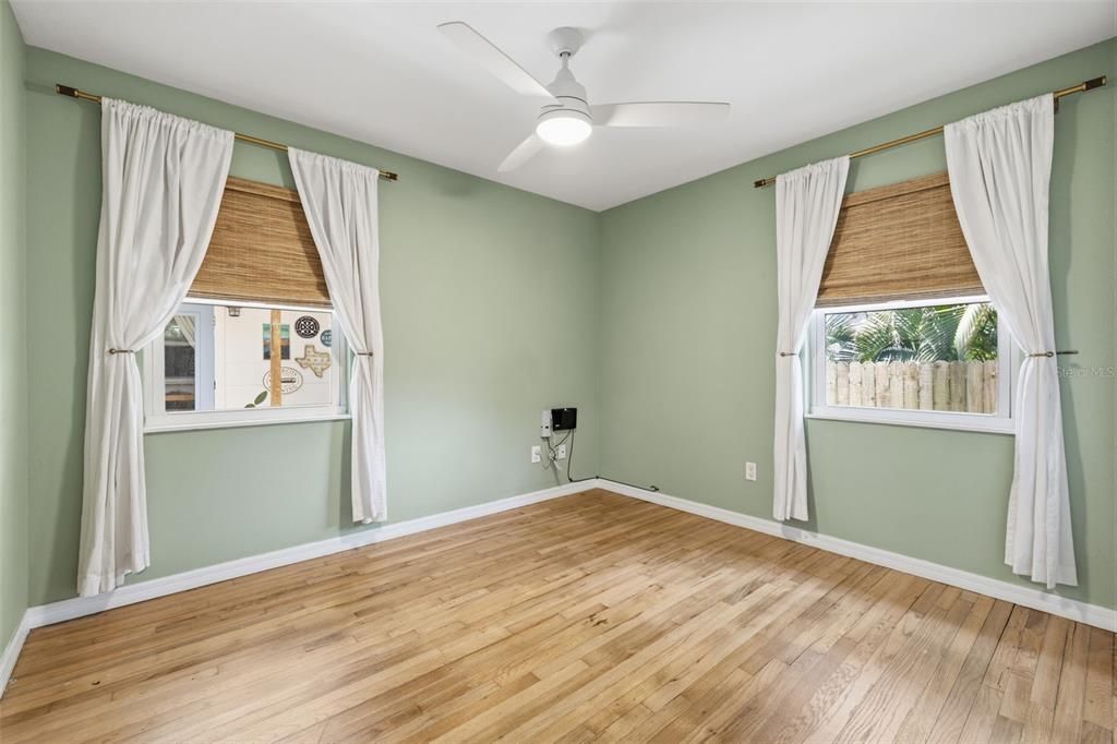 For Sale: $500,000 (3 beds, 2 baths, 1372 Square Feet)