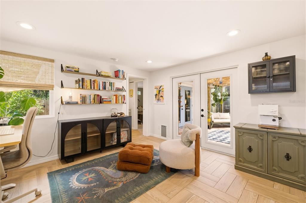 For Sale: $500,000 (3 beds, 2 baths, 1372 Square Feet)