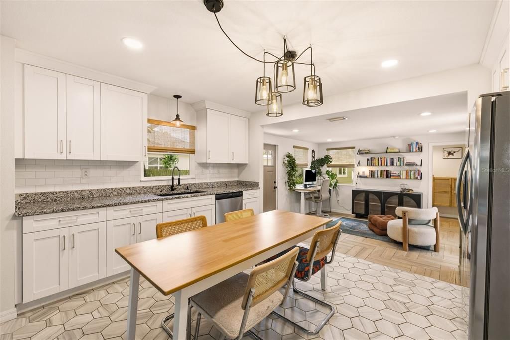 For Sale: $500,000 (3 beds, 2 baths, 1372 Square Feet)