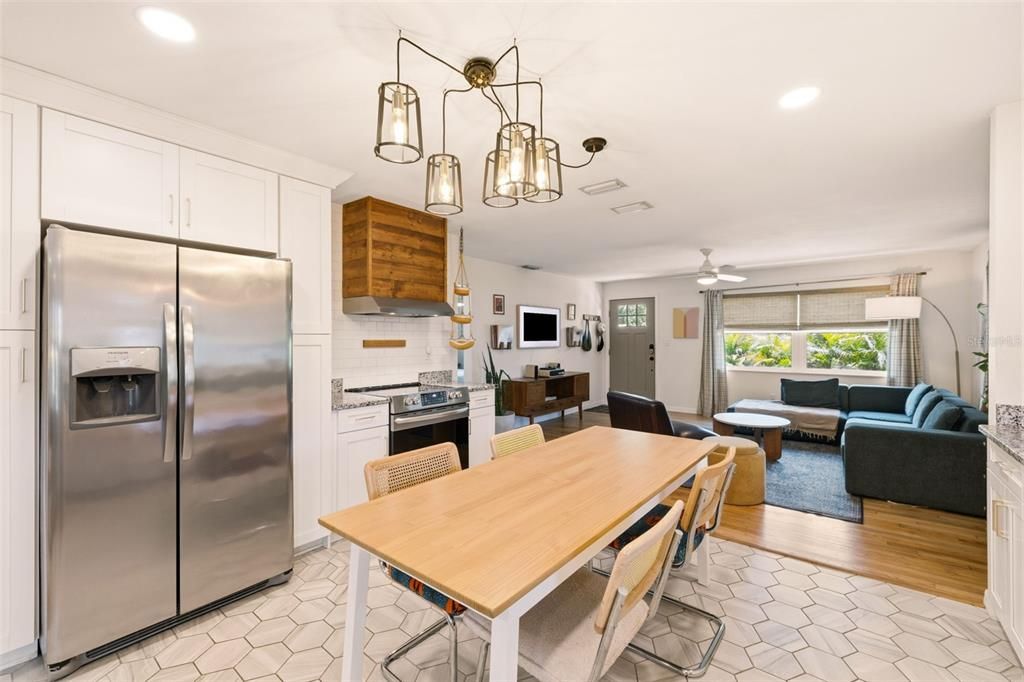 For Sale: $500,000 (3 beds, 2 baths, 1372 Square Feet)