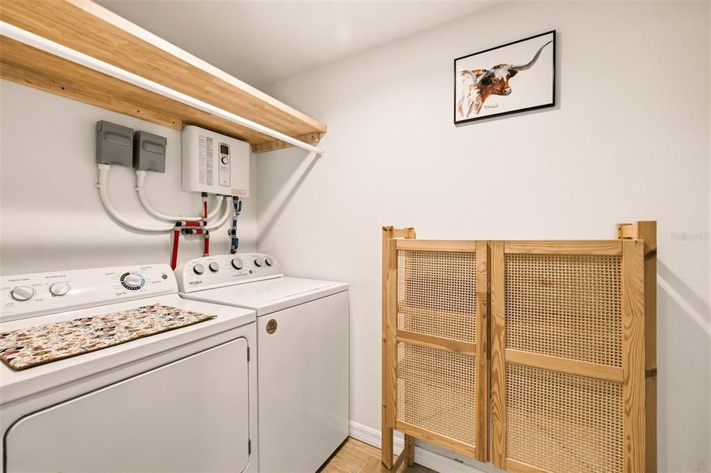 For Sale: $500,000 (3 beds, 2 baths, 1372 Square Feet)