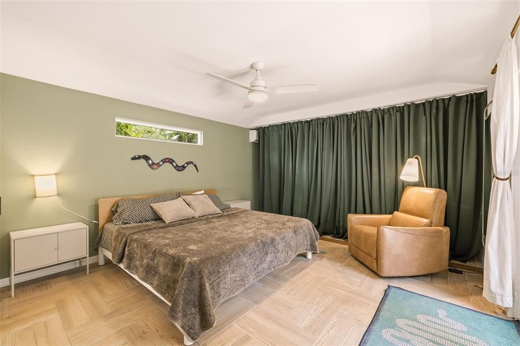 For Sale: $500,000 (3 beds, 2 baths, 1372 Square Feet)