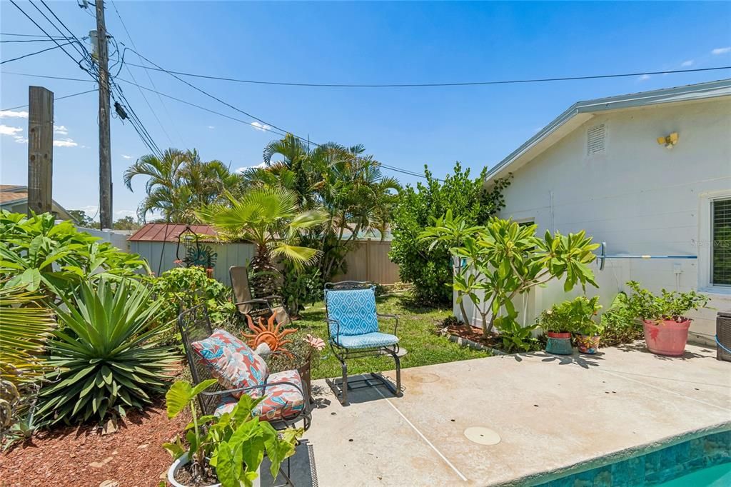 Active With Contract: $479,900 (3 beds, 2 baths, 1392 Square Feet)