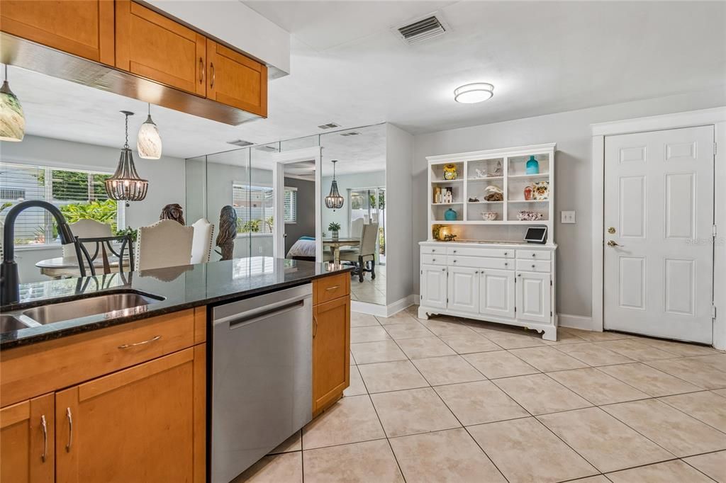 Active With Contract: $479,900 (3 beds, 2 baths, 1392 Square Feet)
