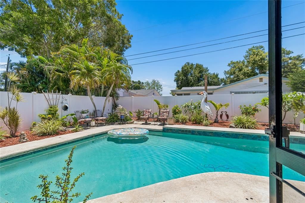 Active With Contract: $479,900 (3 beds, 2 baths, 1392 Square Feet)