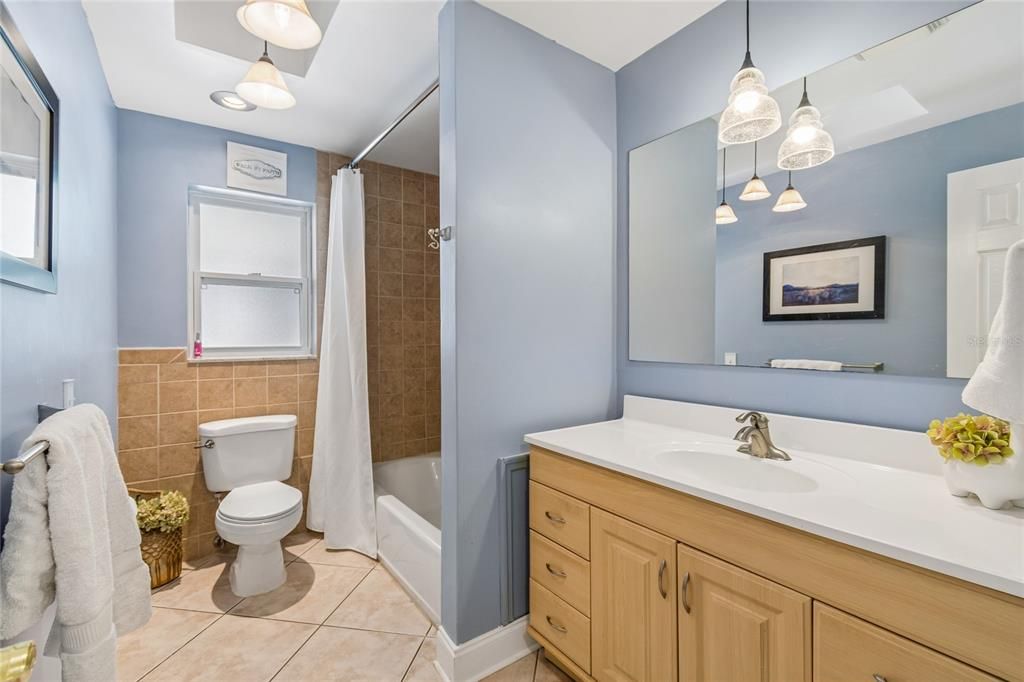Active With Contract: $479,900 (3 beds, 2 baths, 1392 Square Feet)