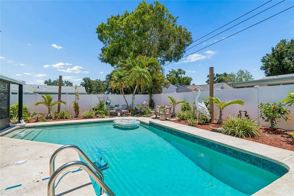 Active With Contract: $479,900 (3 beds, 2 baths, 1392 Square Feet)
