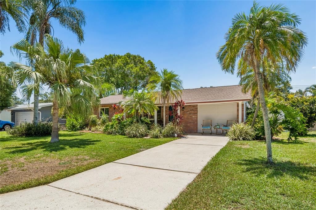 Active With Contract: $479,900 (3 beds, 2 baths, 1392 Square Feet)