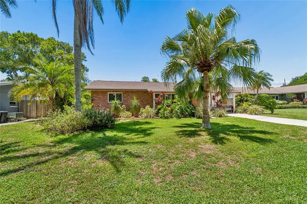 Active With Contract: $479,900 (3 beds, 2 baths, 1392 Square Feet)