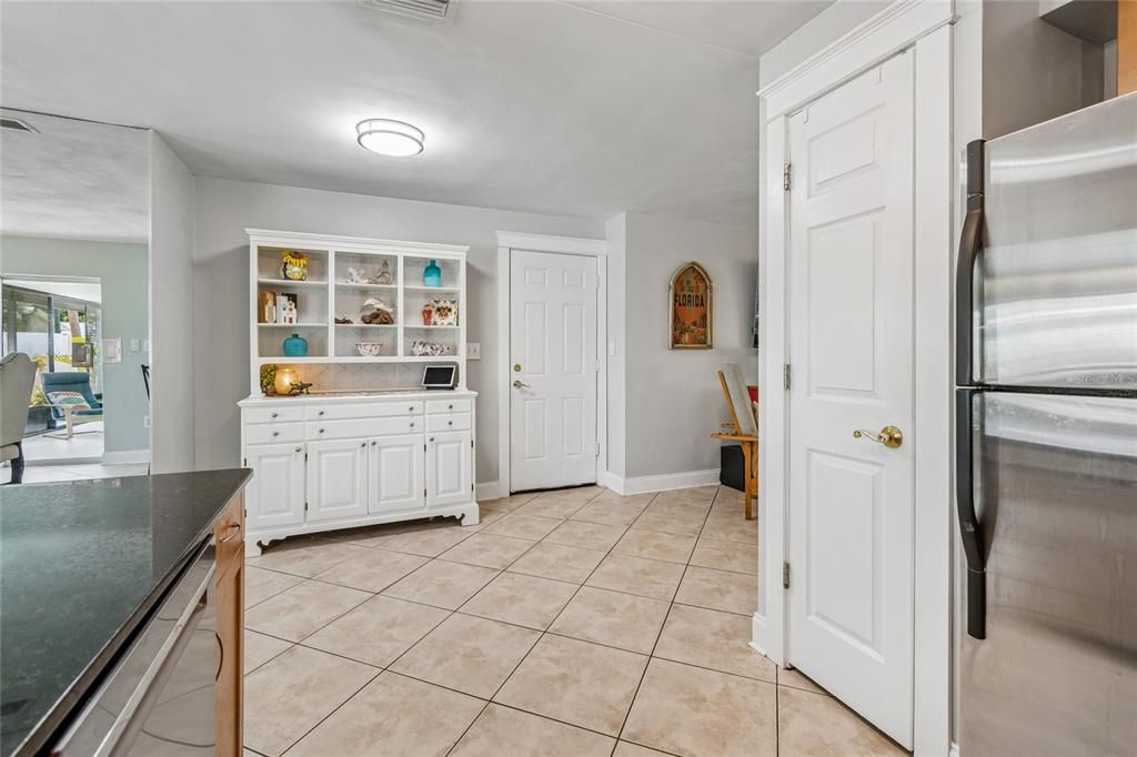 Active With Contract: $479,900 (3 beds, 2 baths, 1392 Square Feet)