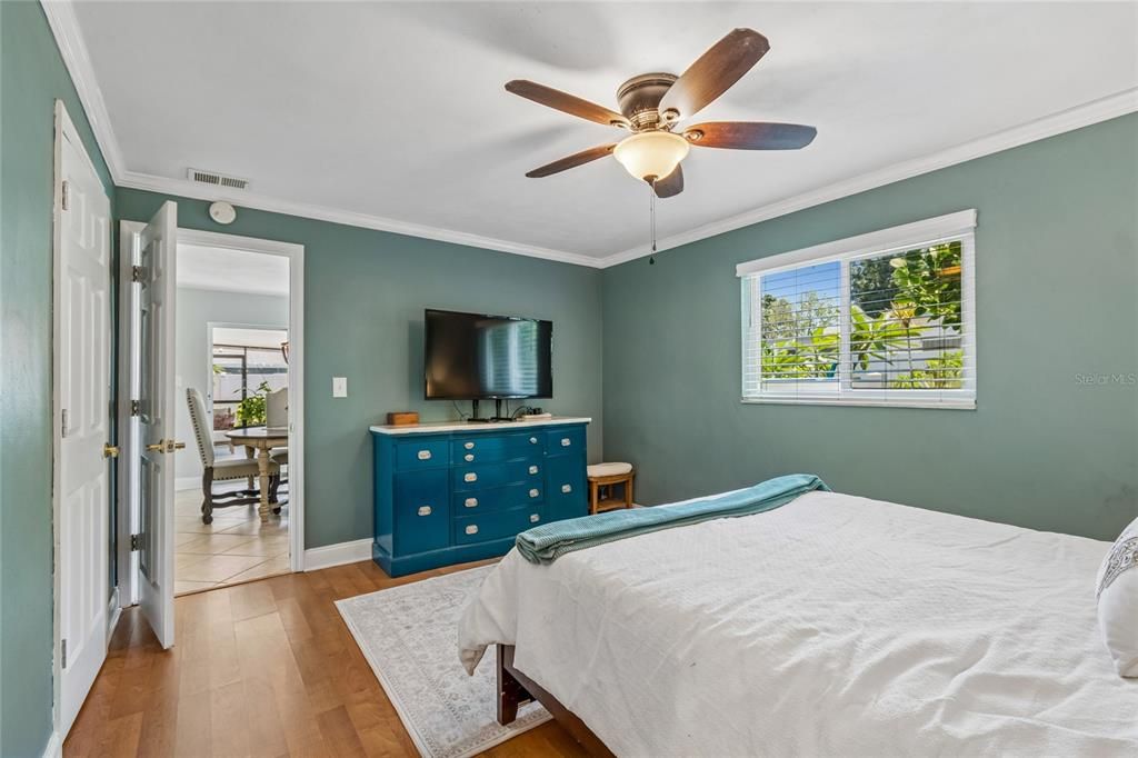 Active With Contract: $479,900 (3 beds, 2 baths, 1392 Square Feet)