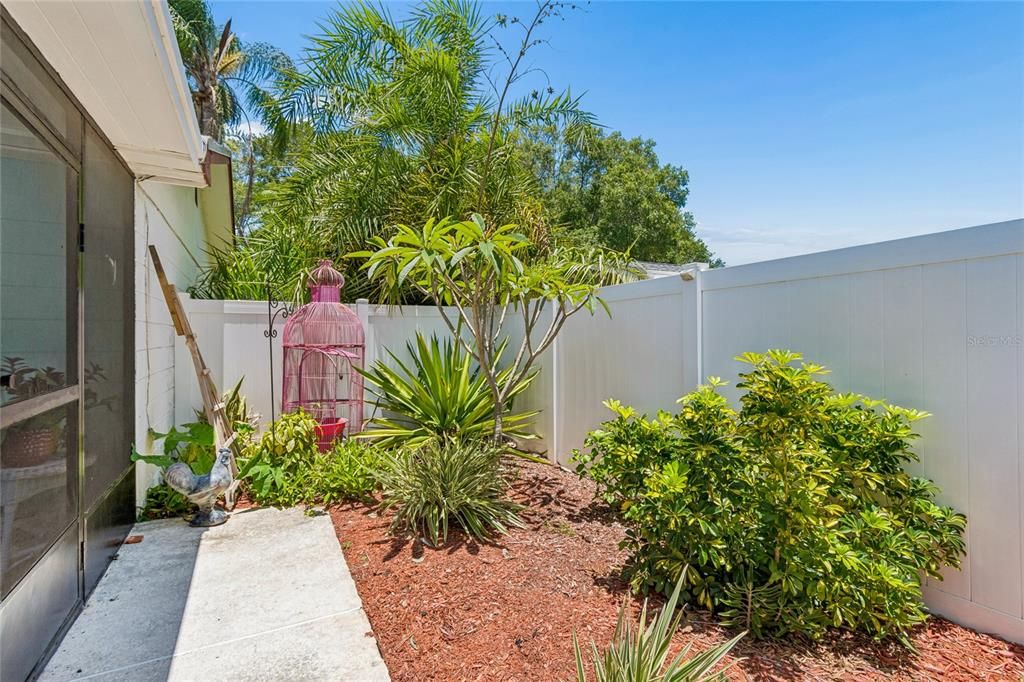 Active With Contract: $479,900 (3 beds, 2 baths, 1392 Square Feet)