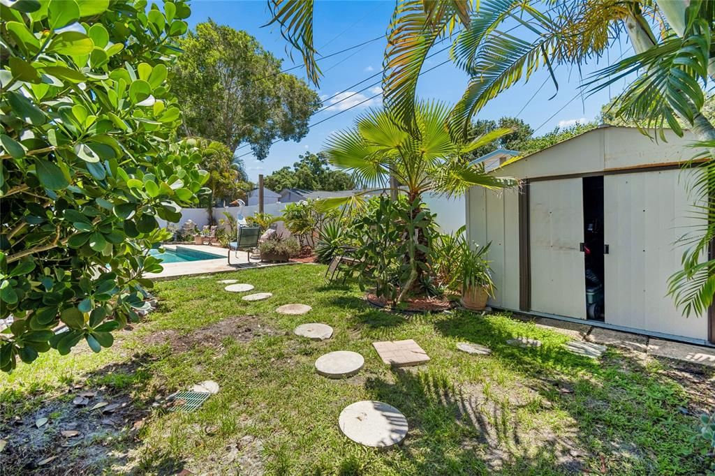 Active With Contract: $479,900 (3 beds, 2 baths, 1392 Square Feet)