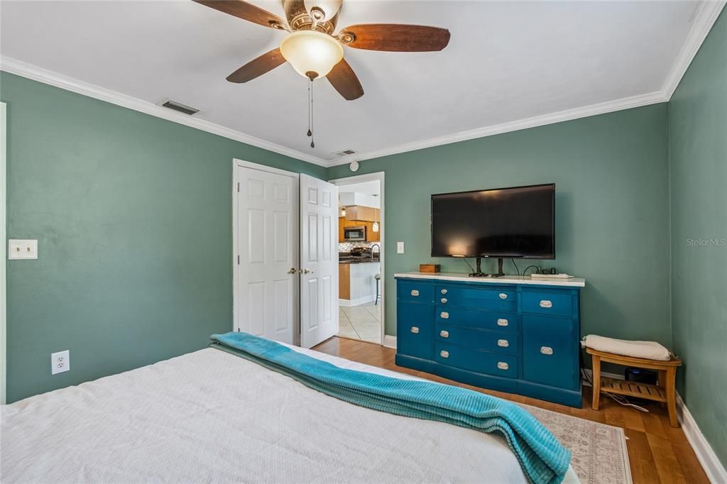 Active With Contract: $479,900 (3 beds, 2 baths, 1392 Square Feet)