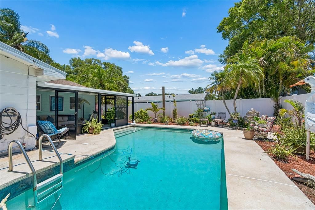 Active With Contract: $479,900 (3 beds, 2 baths, 1392 Square Feet)