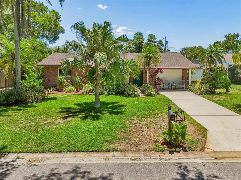 Active With Contract: $479,900 (3 beds, 2 baths, 1392 Square Feet)