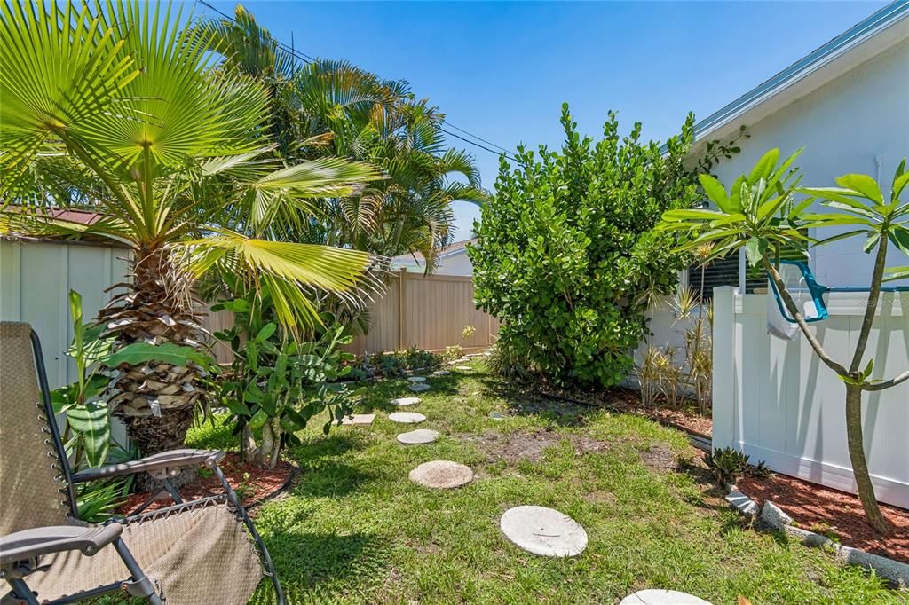 Active With Contract: $479,900 (3 beds, 2 baths, 1392 Square Feet)