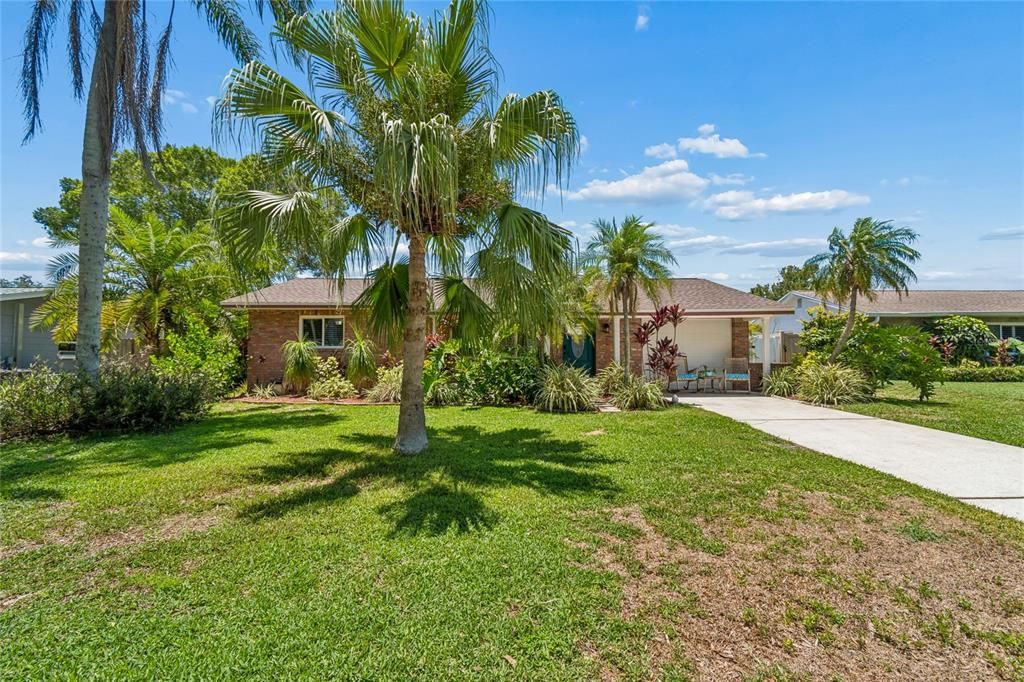 Active With Contract: $479,900 (3 beds, 2 baths, 1392 Square Feet)