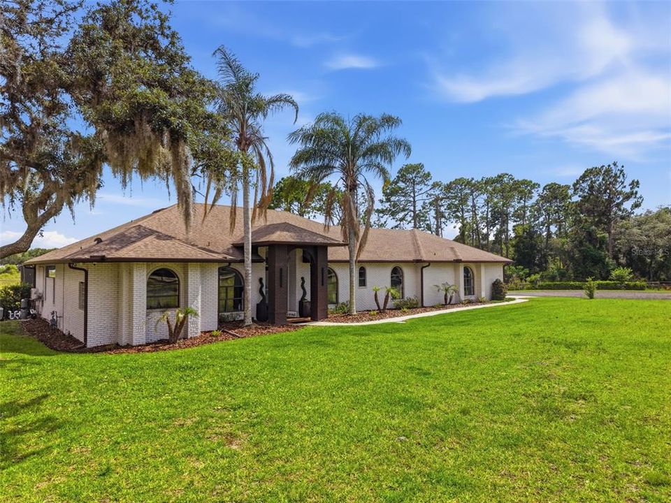 Activo con contrato: $1,149,900 (4 camas, 3 baños, 2711 Pies cuadrados)