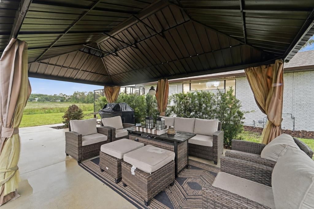 For Sale: $1,200,000 (4 beds, 3 baths, 2711 Square Feet)