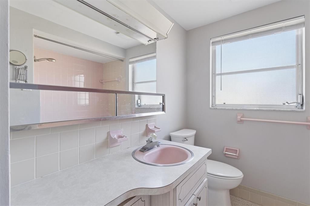 На продажу: $199,000 (2 спален, 2 ванн, 1082 Квадратных фут)