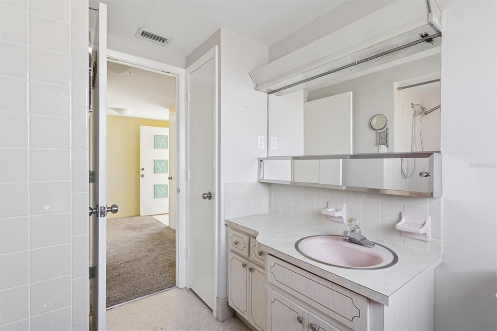 На продажу: $199,000 (2 спален, 2 ванн, 1082 Квадратных фут)