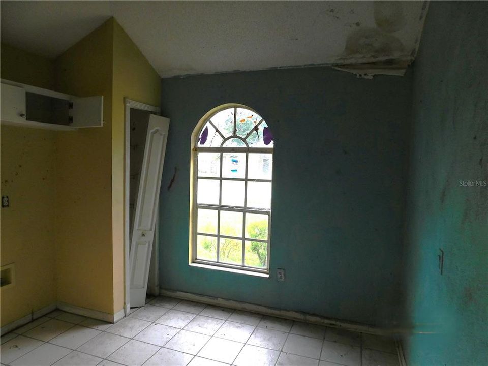 For Sale: $284,900 (3 beds, 2 baths, 1810 Square Feet)
