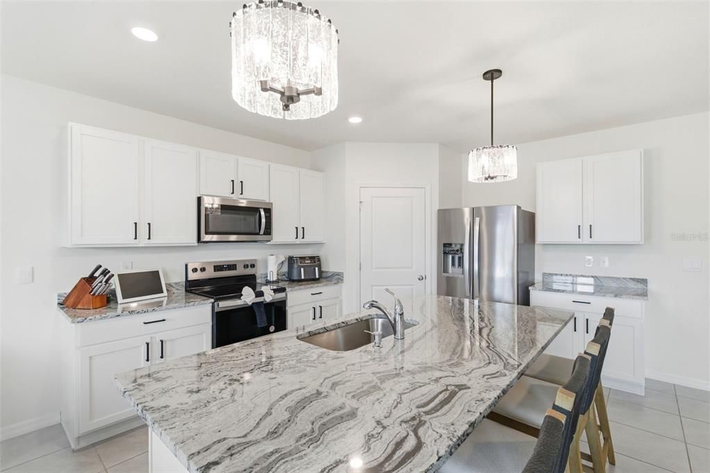 For Sale: $485,000 (5 beds, 3 baths, 2605 Square Feet)