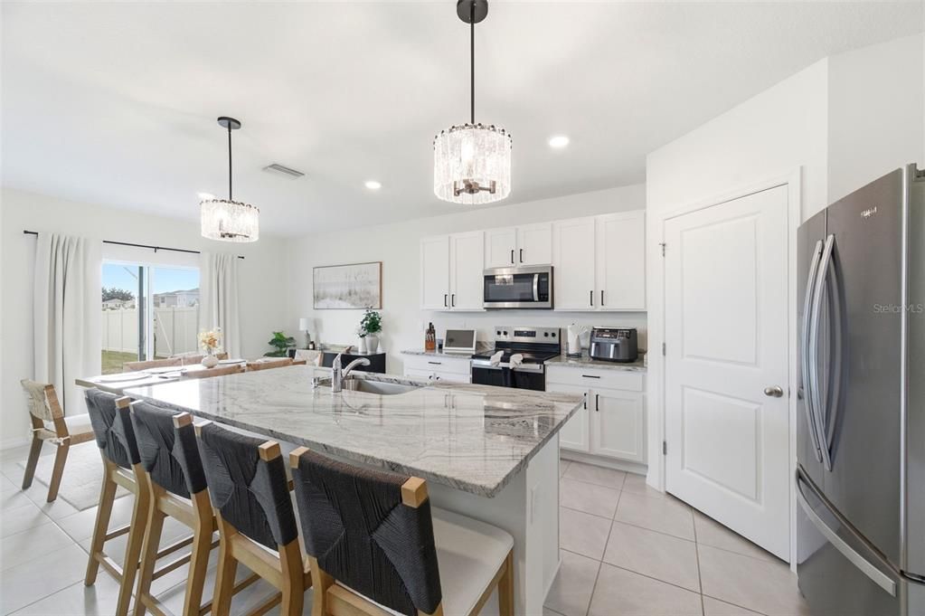For Sale: $485,000 (5 beds, 3 baths, 2605 Square Feet)