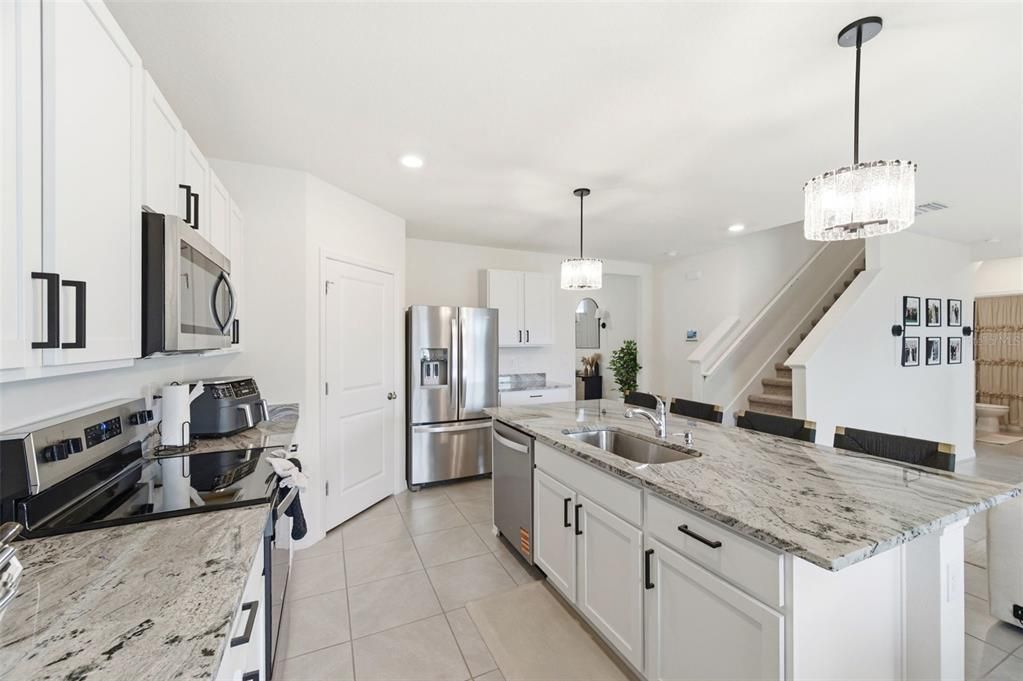 For Sale: $485,000 (5 beds, 3 baths, 2605 Square Feet)