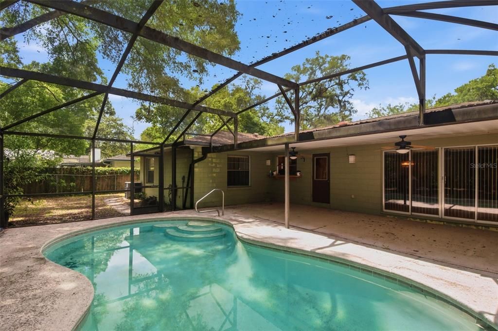 For Sale: $310,000 (4 beds, 2 baths, 1960 Square Feet)
