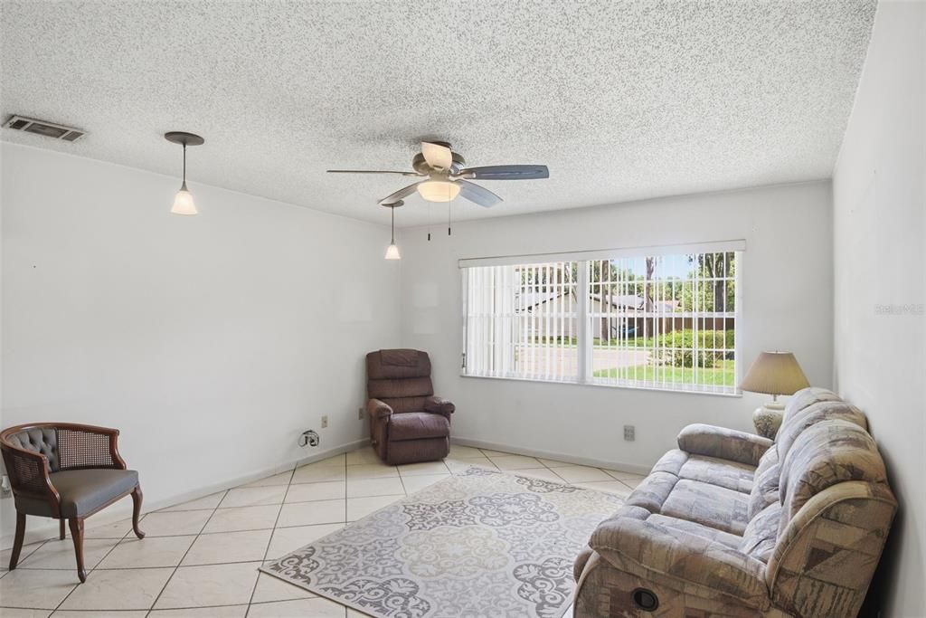 For Sale: $310,000 (4 beds, 2 baths, 1960 Square Feet)