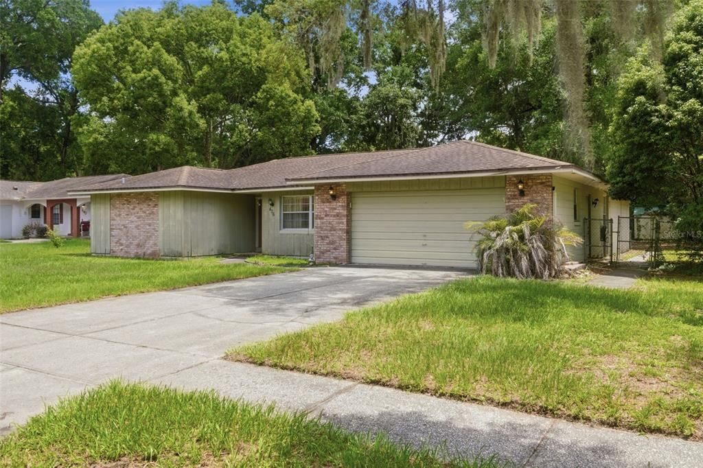 For Sale: $310,000 (4 beds, 2 baths, 1960 Square Feet)