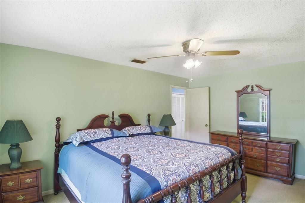 For Sale: $310,000 (4 beds, 2 baths, 1960 Square Feet)