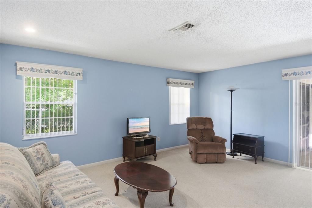 For Sale: $310,000 (4 beds, 2 baths, 1960 Square Feet)