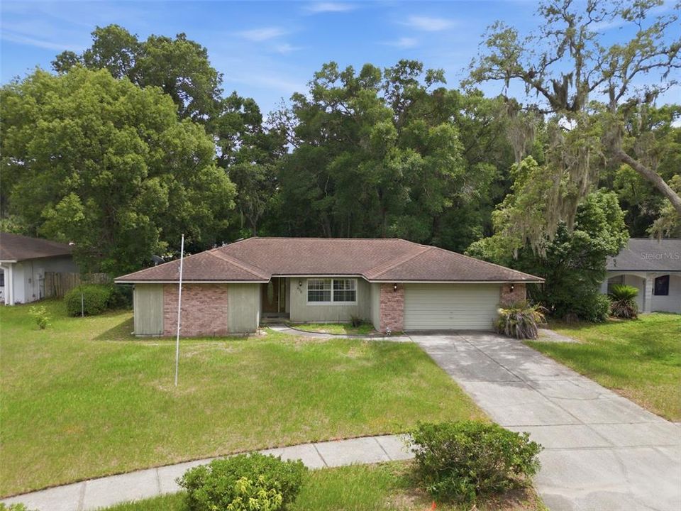 For Sale: $310,000 (4 beds, 2 baths, 1960 Square Feet)