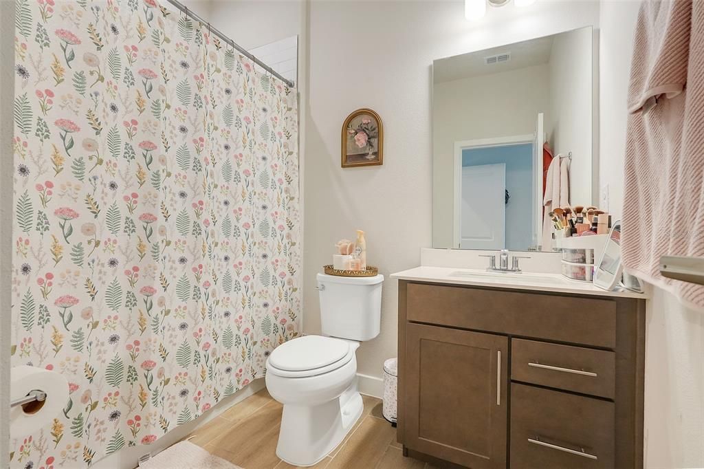 En Venta: $675,000 (4 camas, 3 baños, 2550 Pies cuadrados)