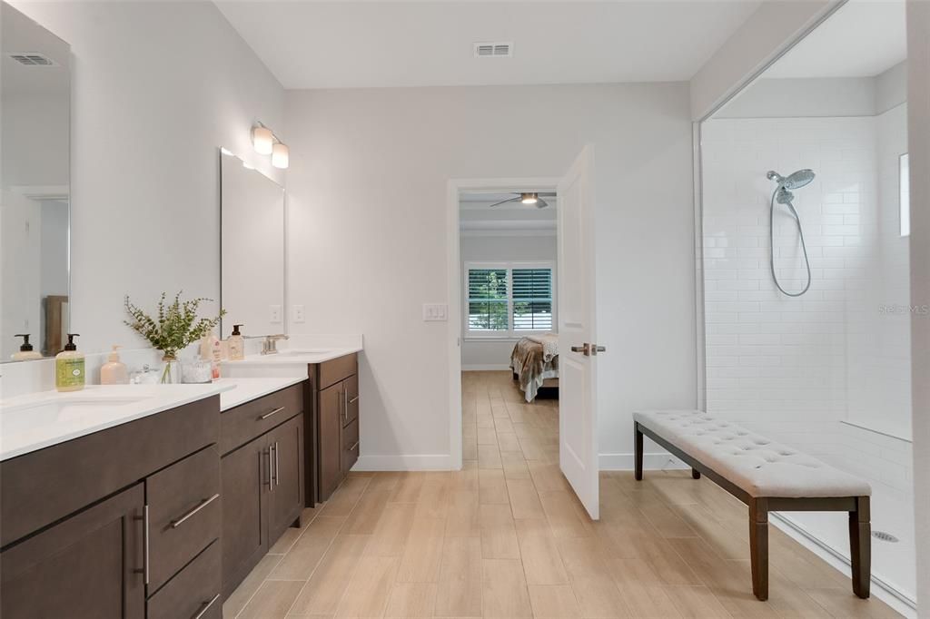 En Venta: $675,000 (4 camas, 3 baños, 2550 Pies cuadrados)