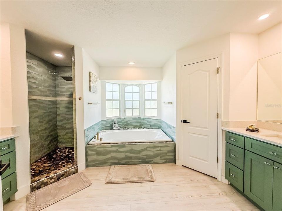 For Rent: $5,900 (4 beds, 3 baths, 3211 Square Feet)