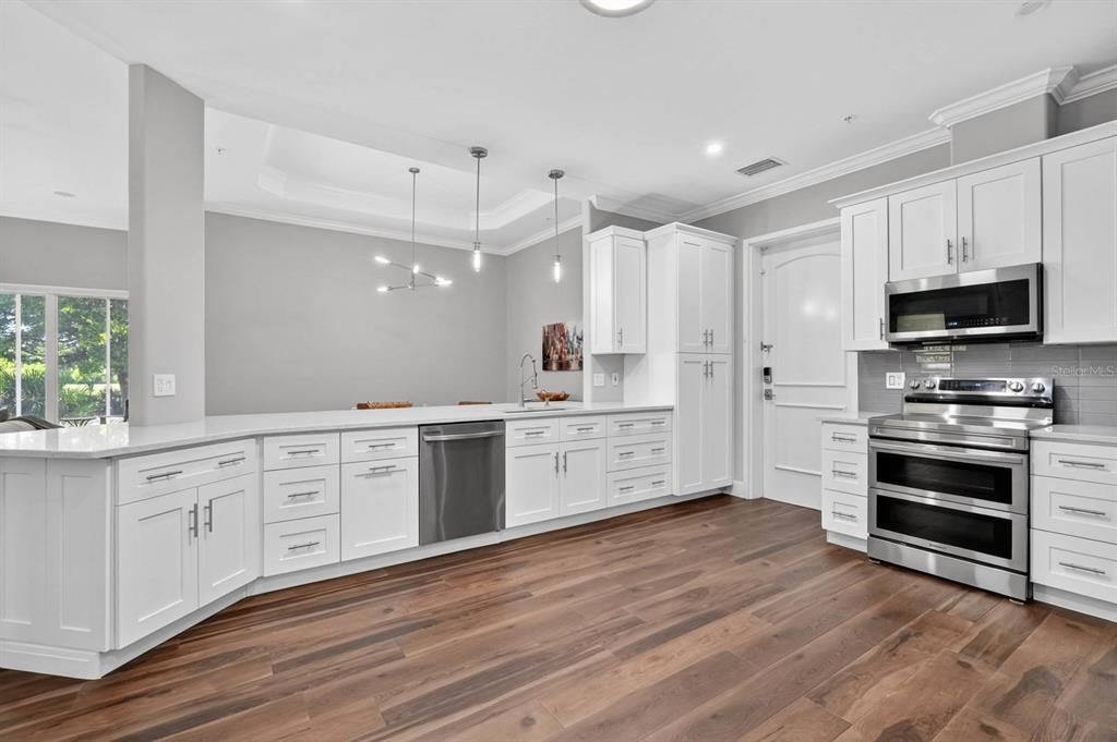 For Sale: $550,000 (3 beds, 2 baths, 2014 Square Feet)