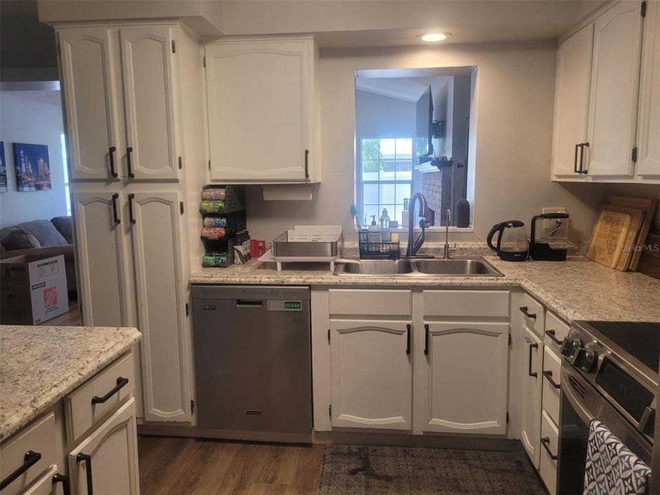 В аренду: $3,300 (4 спален, 2 ванн, 1722 Квадратных фут)