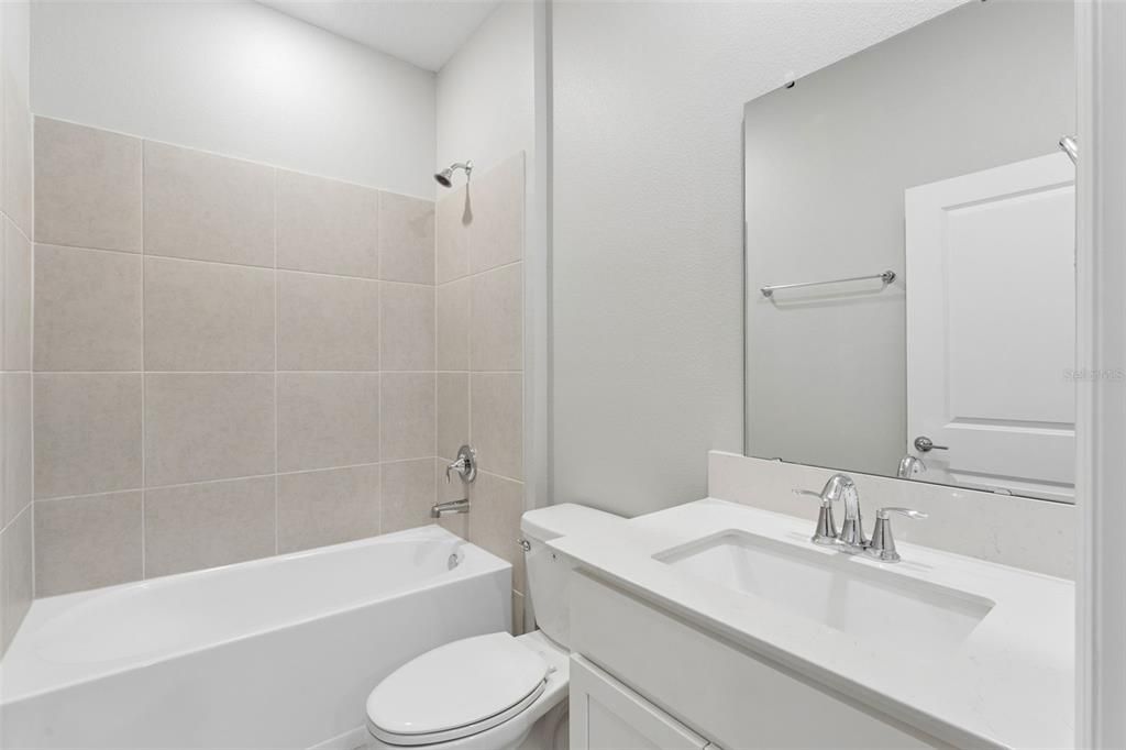 En Venta: $550,000 (4 camas, 3 baños, 2201 Pies cuadrados)
