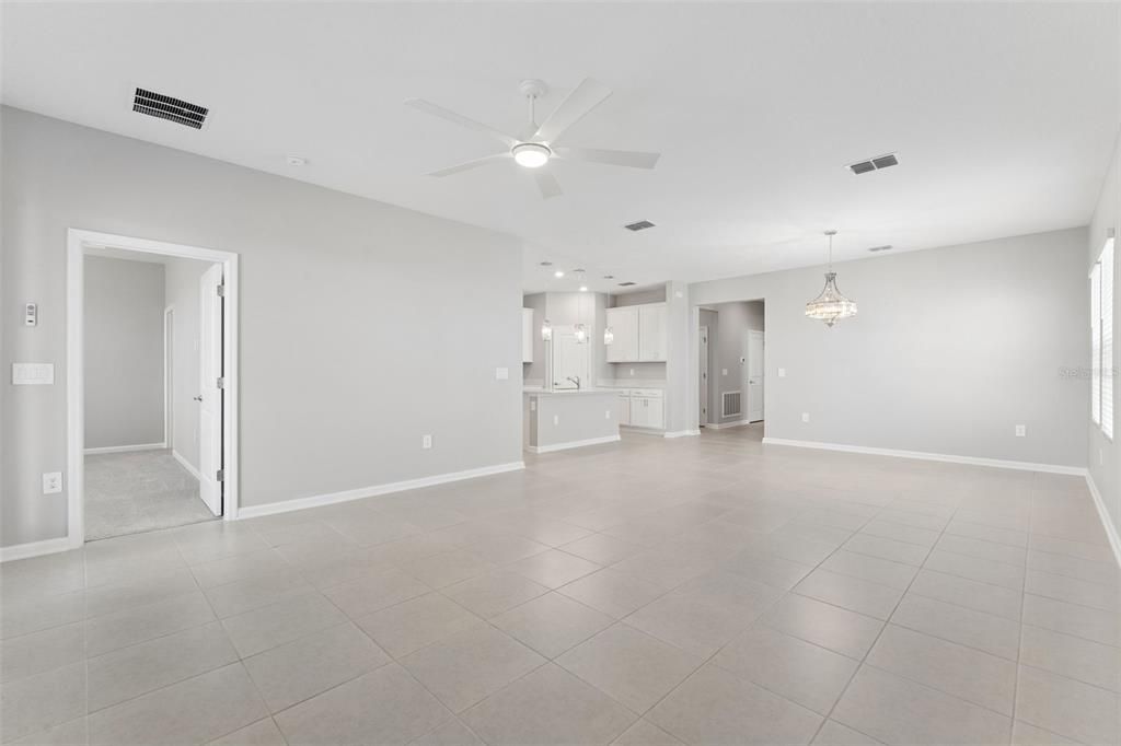 En Venta: $550,000 (4 camas, 3 baños, 2201 Pies cuadrados)