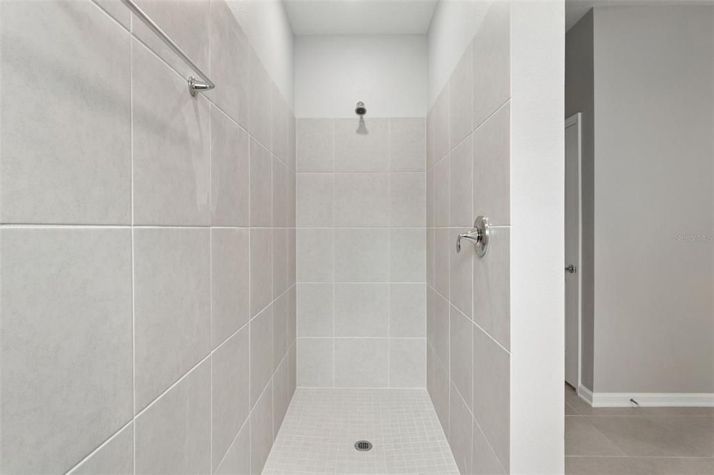 En Venta: $550,000 (4 camas, 3 baños, 2201 Pies cuadrados)